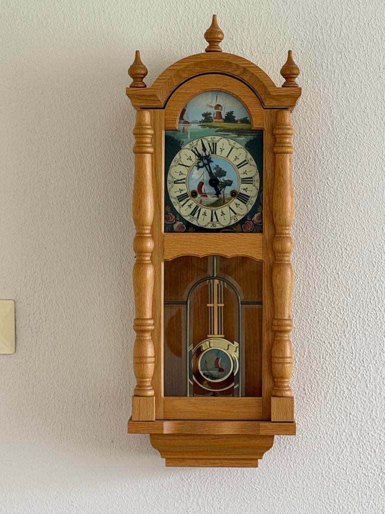 Klassieke wandklok met licht eiken ombouw, Antiek en Kunst, Antiek | Klokken, Ophalen