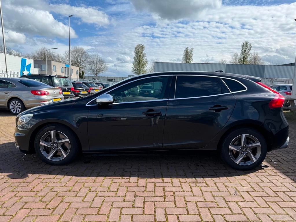 Volvo V40 2.0 D4 R-Design Export, Auto's, Volvo, Voorwielaandrijving, Euro 5, Gebruikt, Zwart