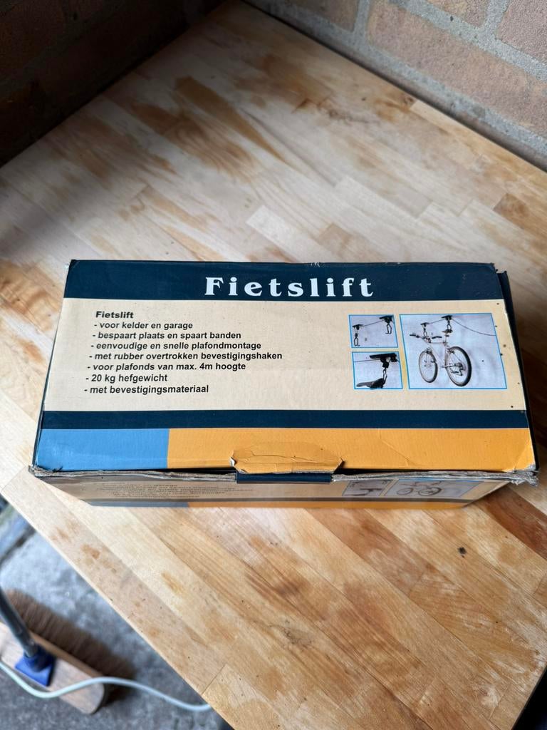 Fietslift - Nooit gebruikt, Fietsen en Brommers, Fietsaccessoires | Fietsenrekken, Ophalen of Verzenden, Zo goed als nieuw