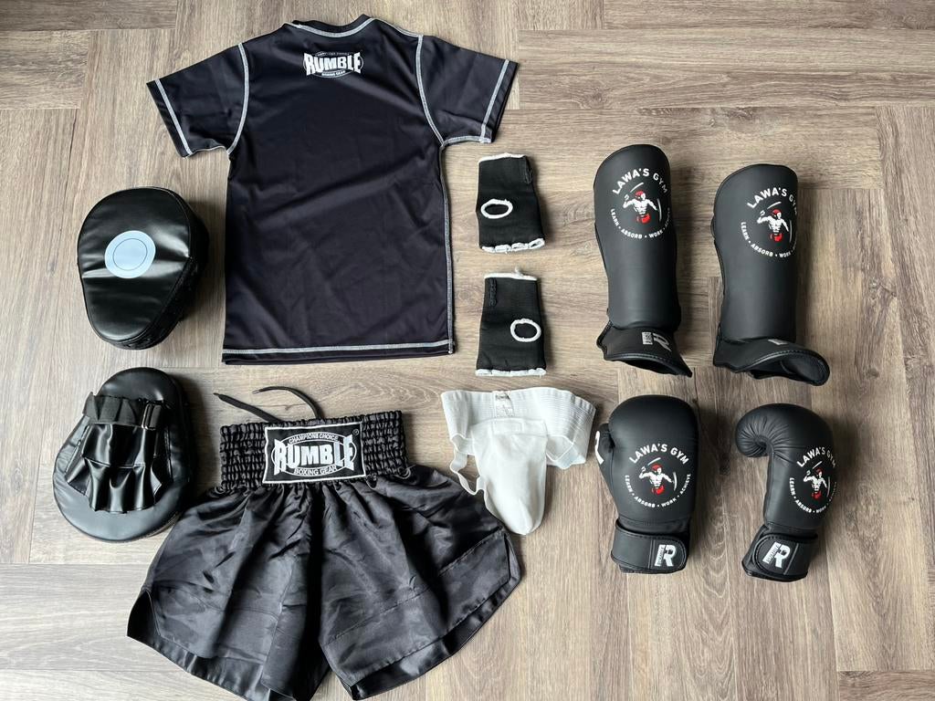 Te koop, complete kids kickboks spullen zo goed als nieuw, Overige, Maat XS of kleiner, Ophalen of Verzenden, Zo goed als nieuw