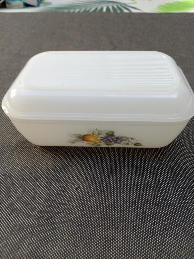 Vintage Arcopal melkglazen botervloot, jaren '70., Ophalen of Verzenden, Meerkleurig, Overige merken, Glas