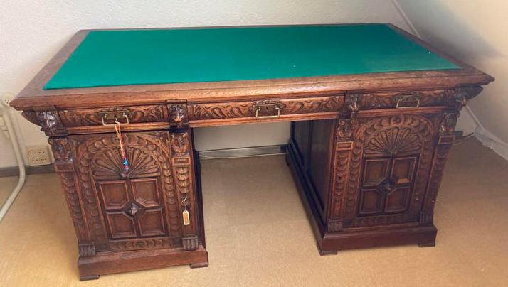 Bureau met groene inleg, Ophalen