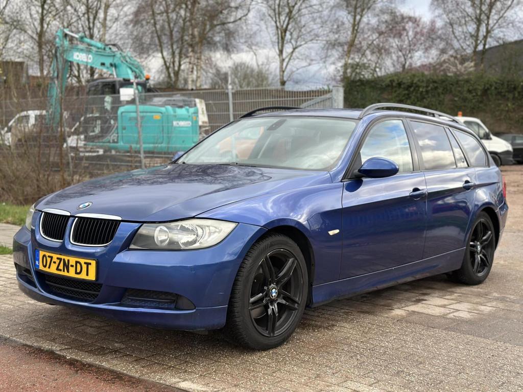 BMW 3-serie Touring 318i Business Line AIRCO CRUISE PSENSOR, Auto's, BMW, Achterwielaandrijving, Blauw, Origineel Nederlands, Handgeschakeld