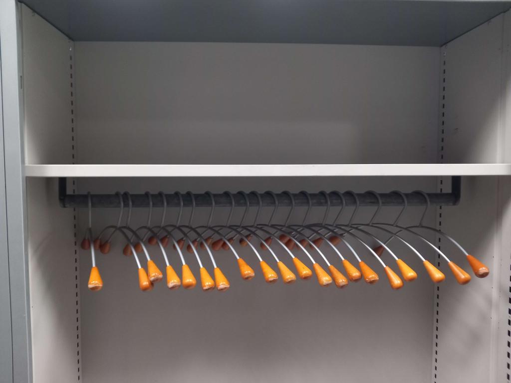 Garderobe/kleding kast, Ophalen, -, -, Metaal