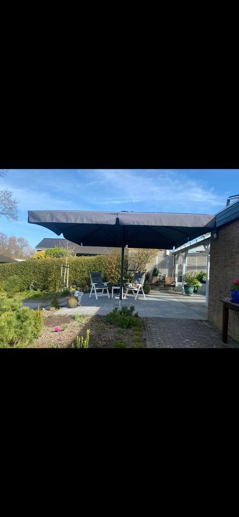 Nieuwe hoogwaardige 4x4 tuinparasol met zwengel en hoes, Tuin en Terras, Parasols, Nieuw, Ophalen of Verzenden, Zweefparasol, Waterdicht