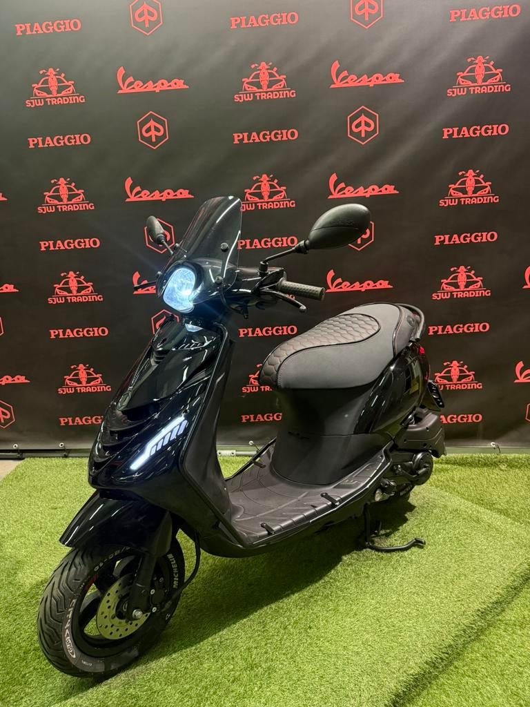 Piaggio Zip 2017 / SP Black on Black / RS Zadel / Garantie!, Zip, Ophalen of Verzenden, Benzine