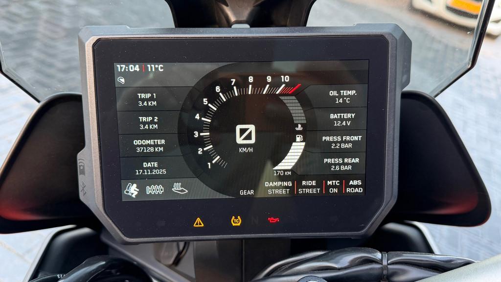 KTM Tour 1290 SuperDuke GT ABS - foto 2