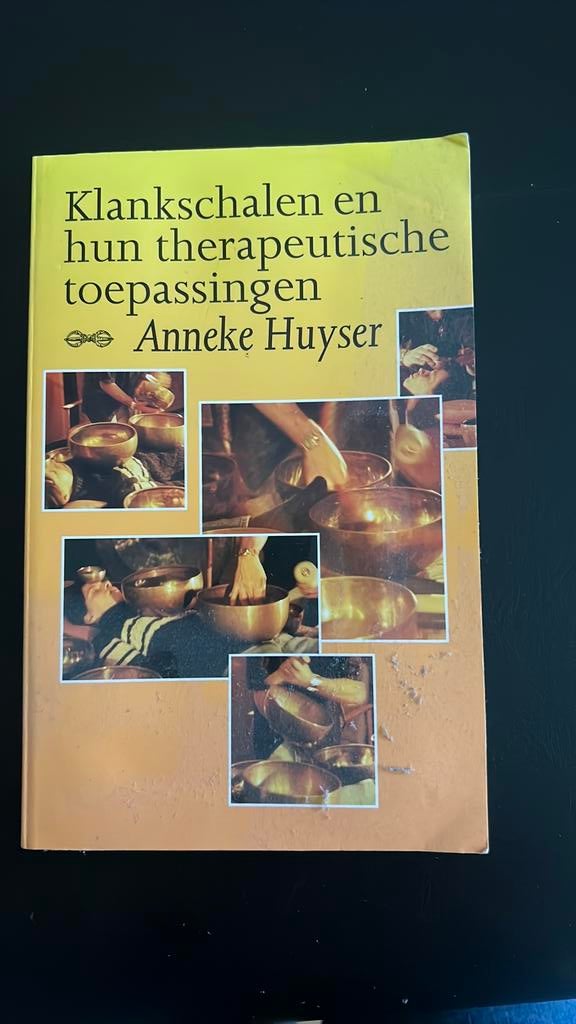A. Huyser - Klankschalen en hun therapeutische toepassingen, Boeken, Gelezen, Achtergrond en Informatie, Astrologie, Ophalen of Verzenden