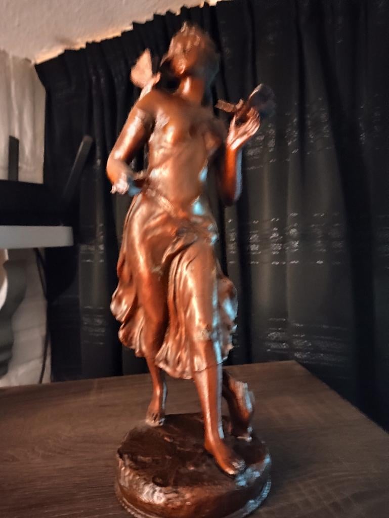 Te koop antieke beelden, Ophalen