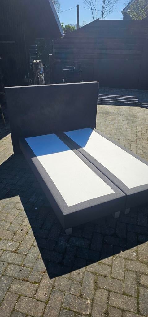 Gebruikte twijfelaar boxspring met hoofdbord en boxspring, Ophalen, Gebruikt, Zwart, 140 cm