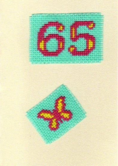 kaart met geborduurd het getal 65 en vlindertje (1315), Ophalen of Verzenden, Nieuw, Overige thema's