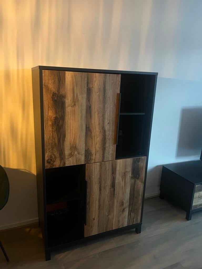 Kast en tv meubel, Huis en Inrichting, Kasten | Televisiemeubels, Gebruikt, 100 tot 150 cm, Ophalen of Verzenden, 25 tot 50 cm