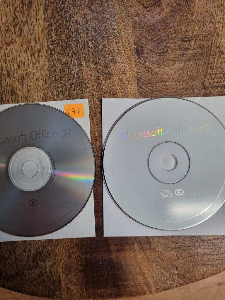 Cd's Megasoft Office 97-98

Alleen cd's nr455, Ophalen of Verzenden, Zo goed als nieuw, Dance Populair