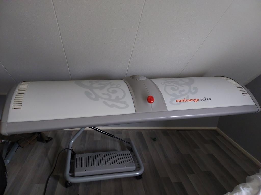 Sunlounge Salsa Zonnebank met Collageen Lampen, Ophalen, Zonnebank dubbelzijdig, 15 lampen of meer