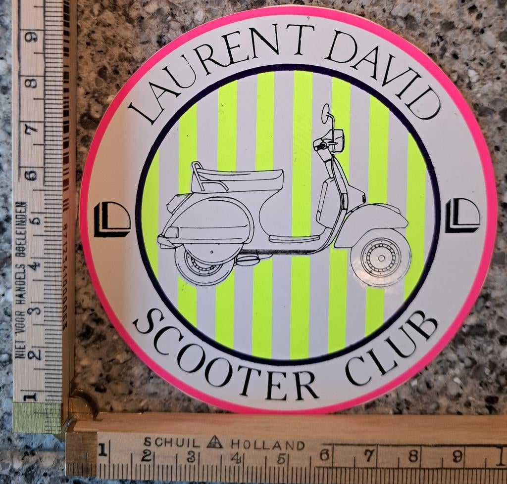 Vintage sticker fluorescerende kleuren Scooter Club Laurent, Ophalen of Verzenden, Zo goed als nieuw