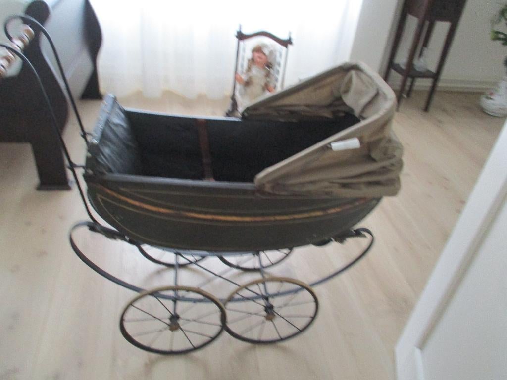 antieke poppenwagen, Ophalen