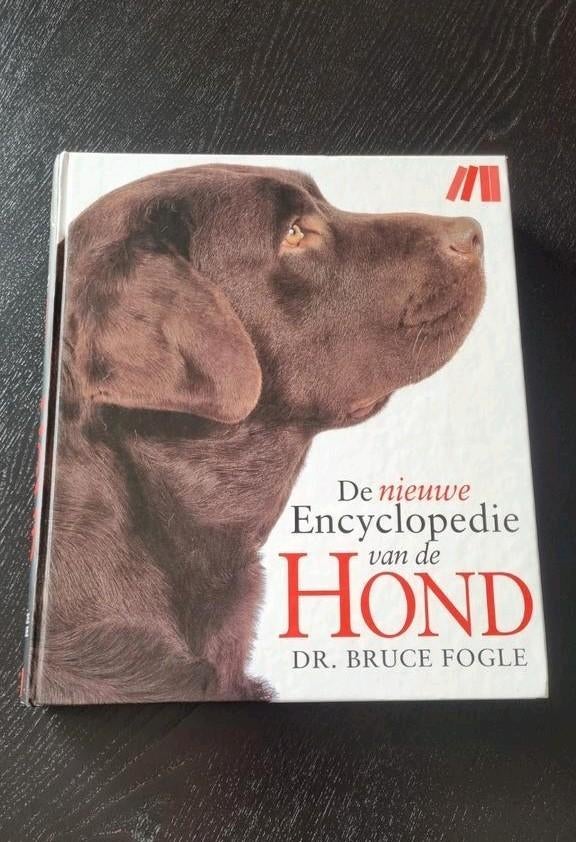 Dr. Bruce Fogle - De nieuwe encyclopedie van de hond, Boeken, Ophalen of Verzenden, Gelezen, B. Fogle