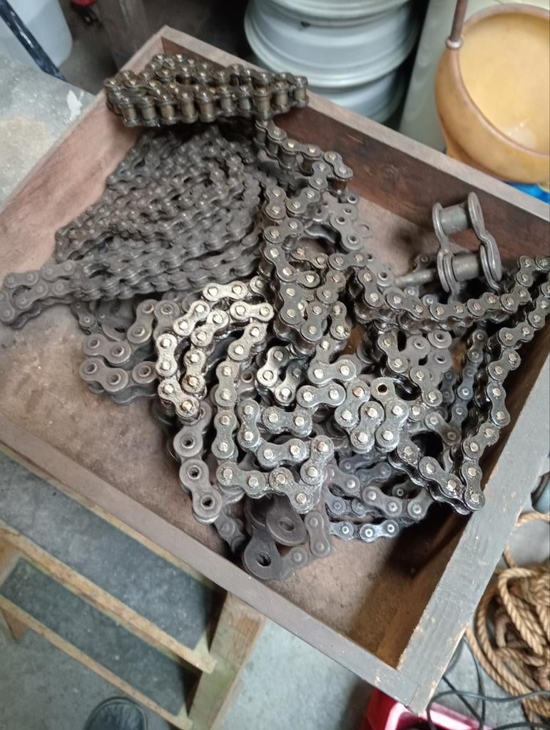 Verschillende kettingen, Ophalen