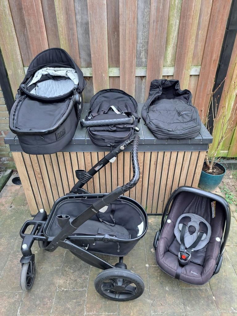 Joolz Geo 2 kinderwagen zwart + maxi cosi pebble + familyfix, Gebruikt, Verstelbare duwstang, Combiwagen, Ophalen