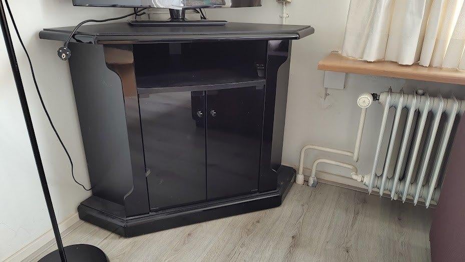 Hoekkast hoogglans zwart met rookglas deurtjes, Ophalen, 100 tot 150 cm, Zo goed als nieuw, Minder dan 100 cm