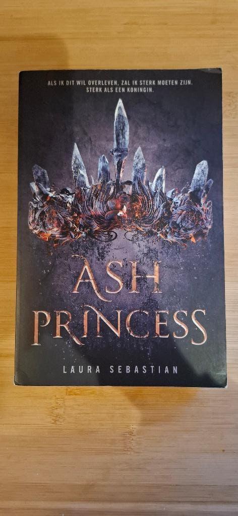 Ash Princess - Laura Sebastian (Paperback) 5 euro!!!, Boeken, Fantasy, Gelezen, Verzenden