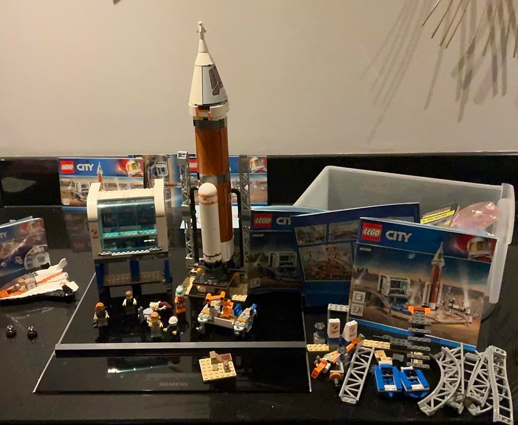 LEGO City Ruimtevaart Ruimteraket en Vluchtleiding - 60228., Ophalen of Verzenden, Zo goed als nieuw