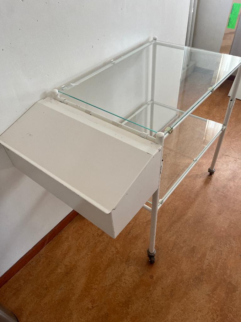 Klassieke, witte roltafel met glazen blad, Ophalen, Gebruikt, Metaal of Aluminium, 75 cm of meer