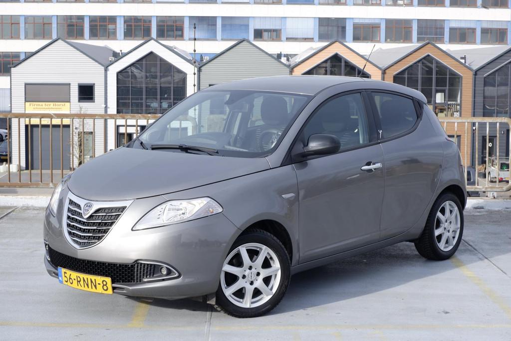 Lancia Ypsilon 0.9 Twin Air Silver * APK 02-2027 *, Voorwielaandrijving, Euro 5, Gebruikt, Metallic lak