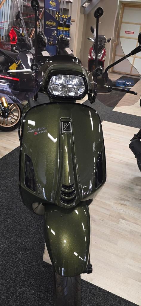 1 x Vespa sprint custum 1 x zip custum, Fietsen en Brommers, Scooters | Vespa, Ophalen, Nieuw, Benzine, Overige modellen