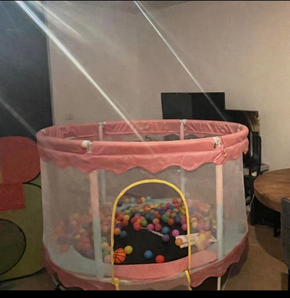 Kinder Trampoline, Ophalen, Zo goed als nieuw