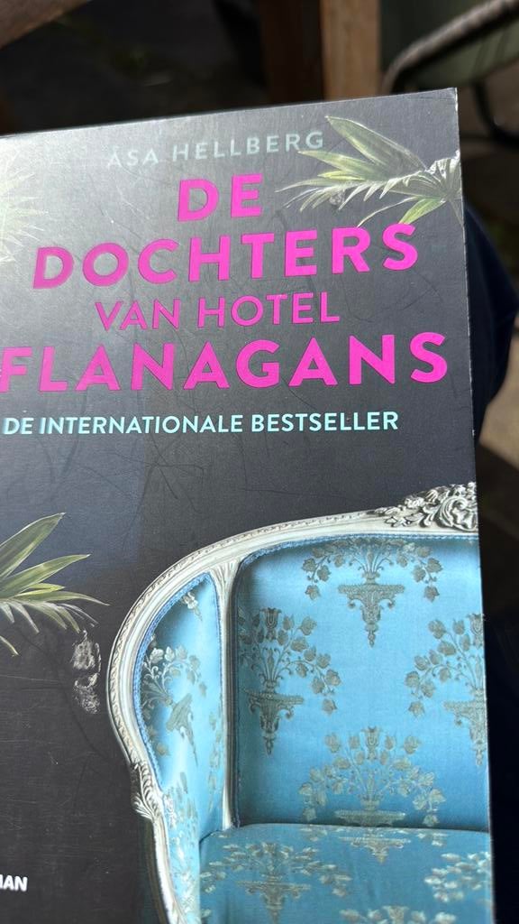 Åsa Hellberg - De dochters van Hotel Flanagans, Ophalen of Verzenden, Zo goed als nieuw, Åsa Hellberg