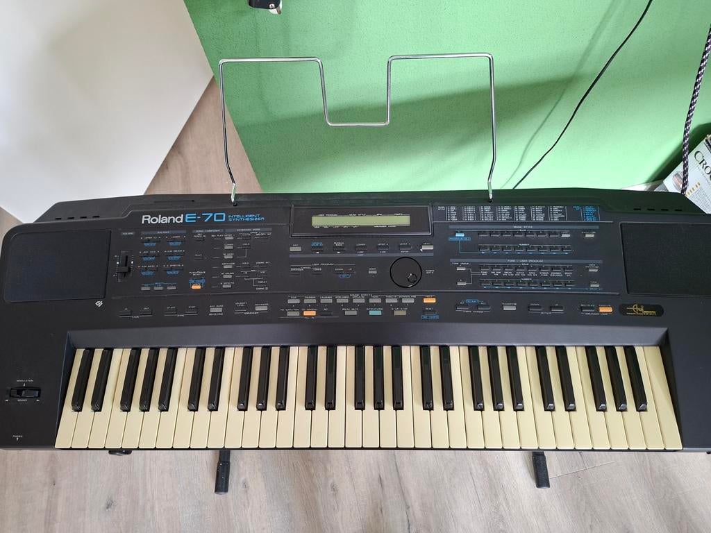 Roland E-70 Keyboard / Synthesizer, Muziek en Instrumenten, Keyboards, Ophalen, Roland, Met standaard, 61 toetsen