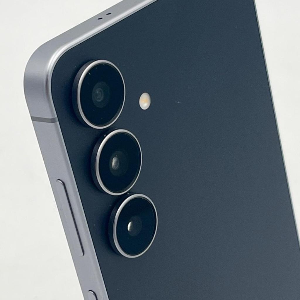 Samsung Galaxy S25 FE 128Gb Smartphone - 7 laadcycli! Nieuw, Ruilrijk, Zo goed als nieuw, Info@ruilrijk.nl, Neerstraat 60, 6041 KD Roermond