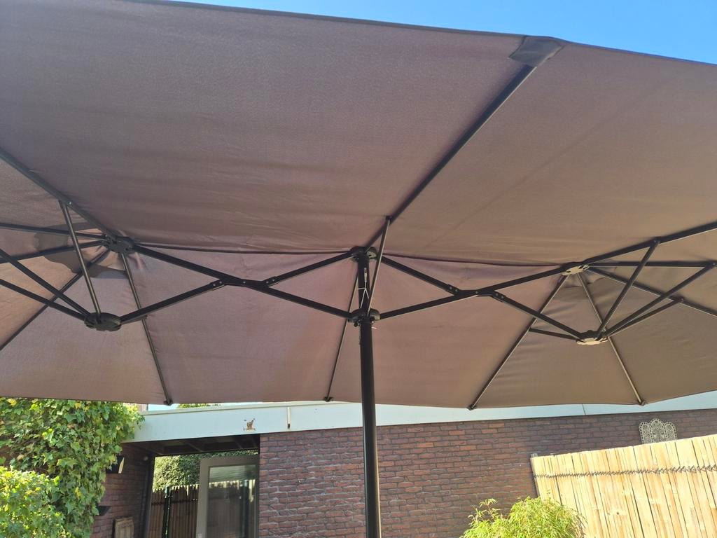 Grote en stevige parasol met UV50+ bescherming, Ophalen, Gebruikt, 3 tot 4 meter, Zweefparasol