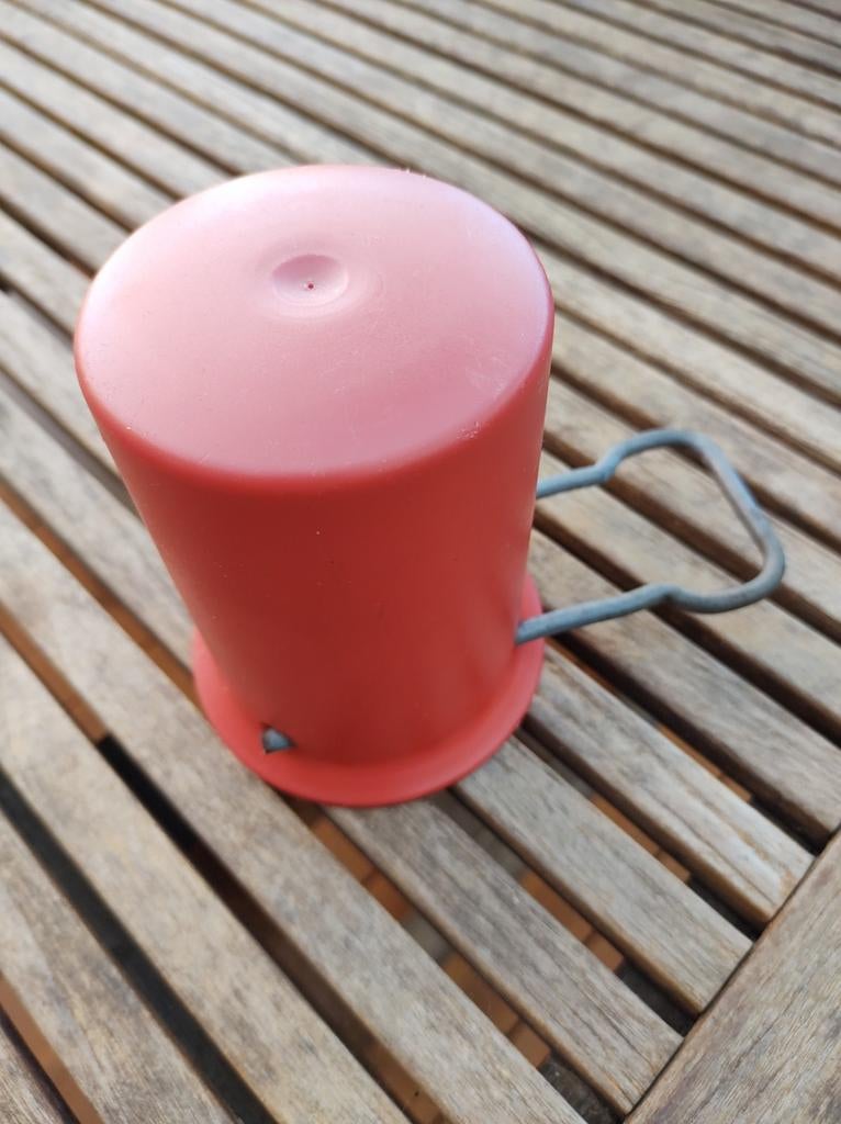 Rode gasfles afdekdop, Ophalen, Gebruikt