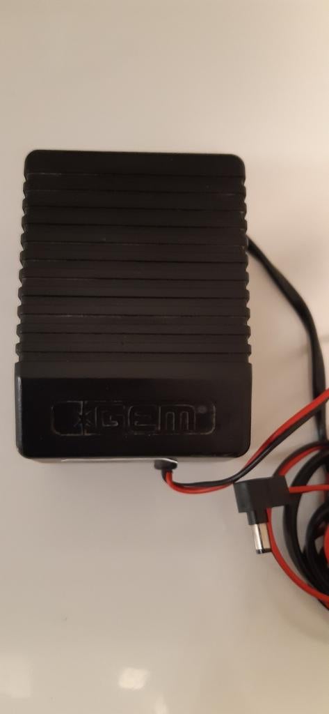 Adapter 12V., Muziek en Instrumenten, Keyboards, Ophalen of Verzenden, Gebruikt, 61 toetsen, Gem