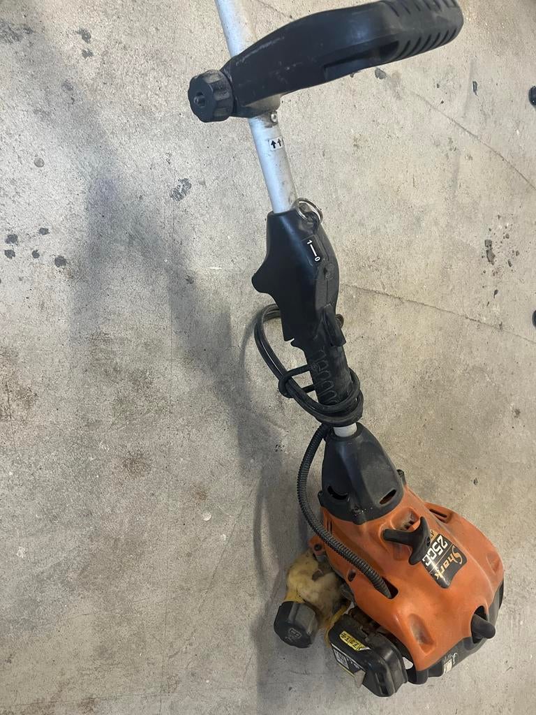 Kleine bosmaaier, defect 25CC motor, Ophalen, Gebruikt, 10 tot 30 cm, Benzine