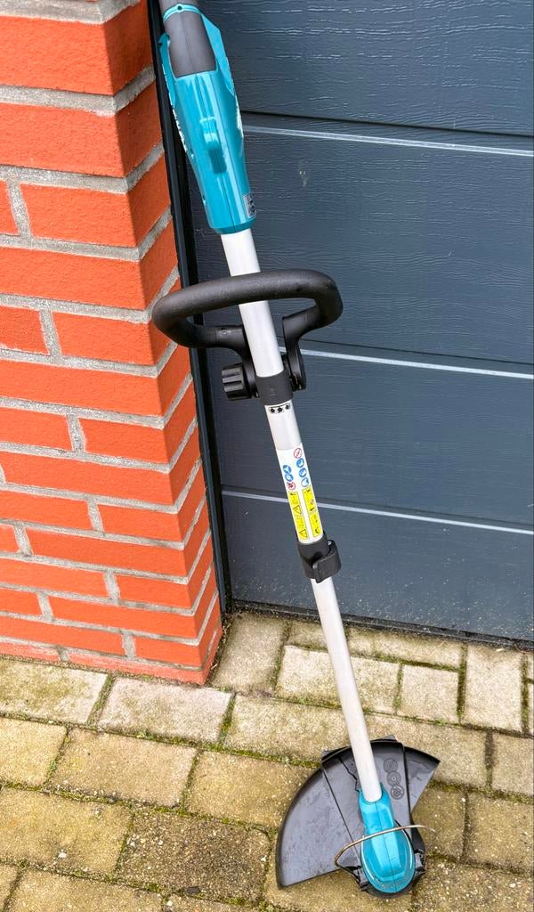 Makita trimmer UR100 12V, Ophalen, Gebruikt, Accu, Makita