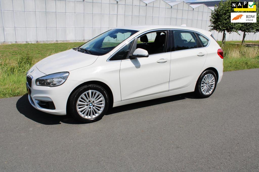 BMW 2-serie Active Tourer 218i Luxury Automaat met Leder, 136 pk, Gebruikt, Wit, Bedrijf
