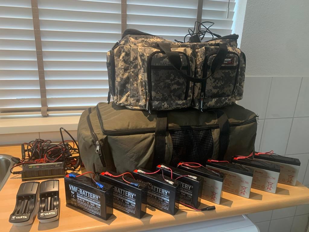 Mooie complete Skarp ‘carbon’ voerboot karper vissen, Ophalen of Verzenden, Zo goed als nieuw, Overige typen