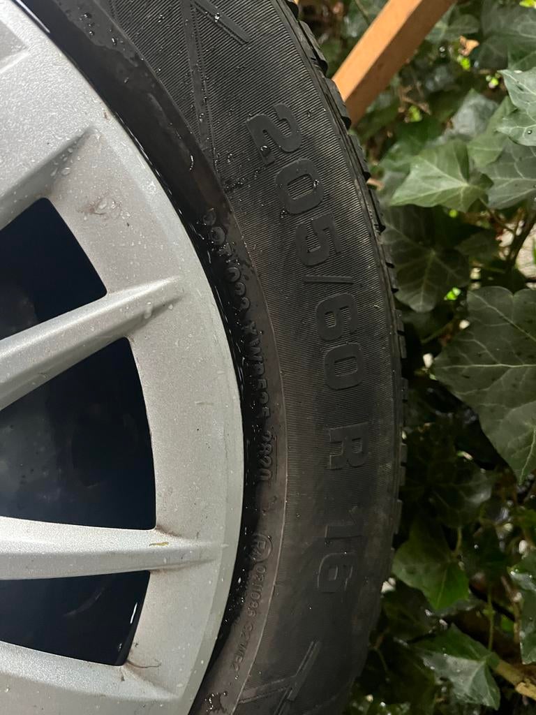 Set Vredestein winterbanden 205/60 R16, Ophalen, Gebruikt