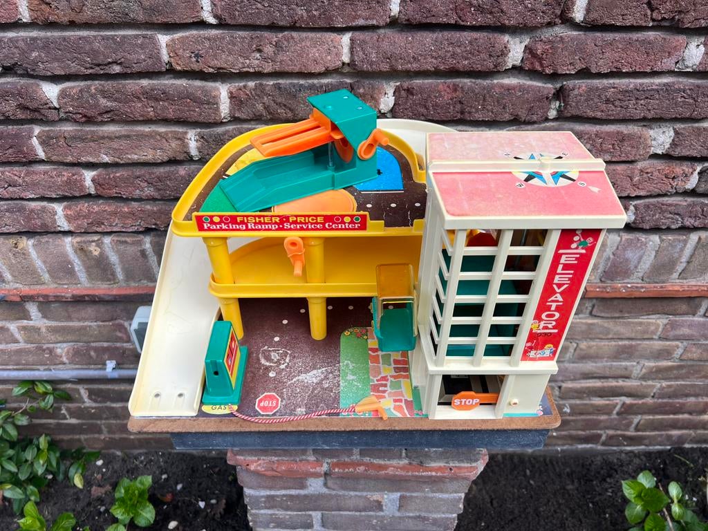 Vintage fisher price speelgoed garage, Ophalen, Zo goed als nieuw, Speelset