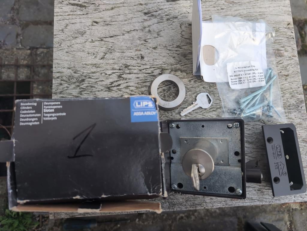 Lips oplegslot 1753-1 skg2, Doe-het-zelf en Verbouw, Hang- en Sluitwerk, Gebruikt, Slot, IJzer, Ophalen of Verzenden