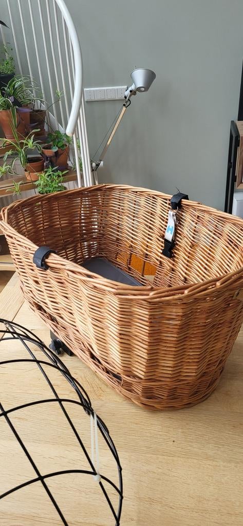 Honden rieten fietsmand met korf, Ophalen, Zo goed als nieuw, Riet