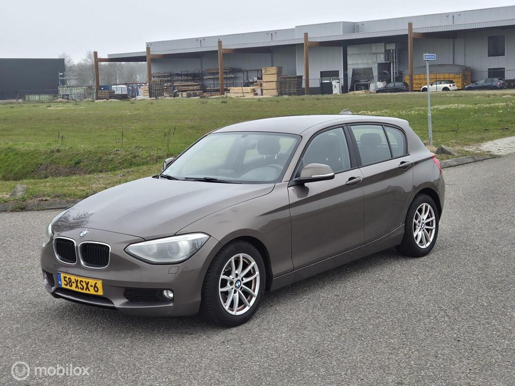 BMW 1-serie 116d EDE Business Airco / Cruise / Lichte schade, 1-Serie, Euro 5, Achterwielaandrijving, Gebruikt