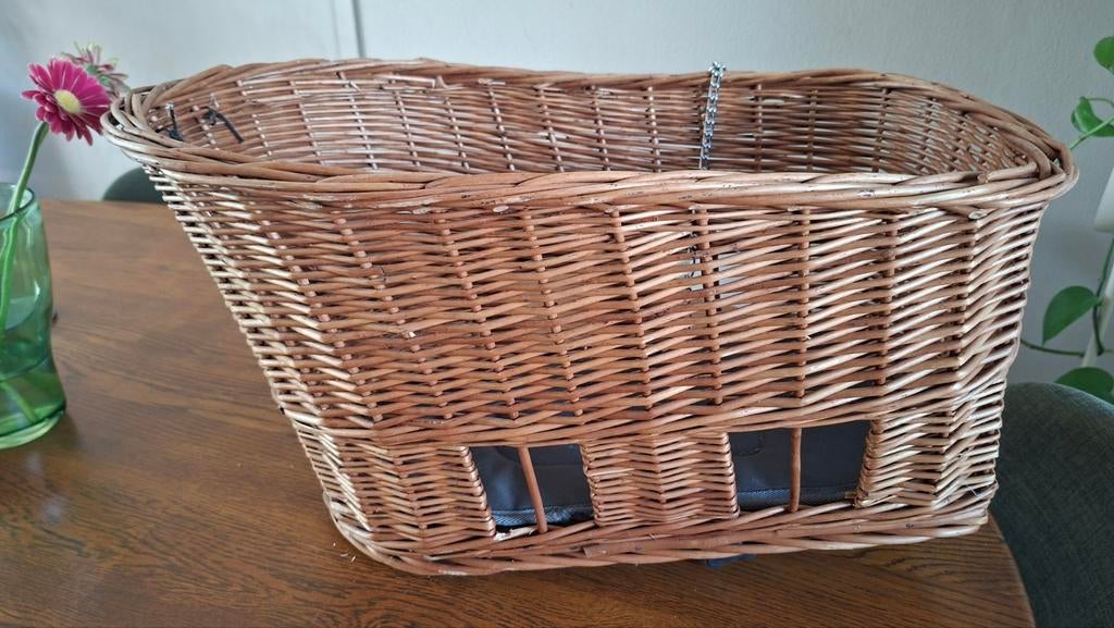 Honden fietsmand rotan voor bagagedrager, Ophalen, Zo goed als nieuw