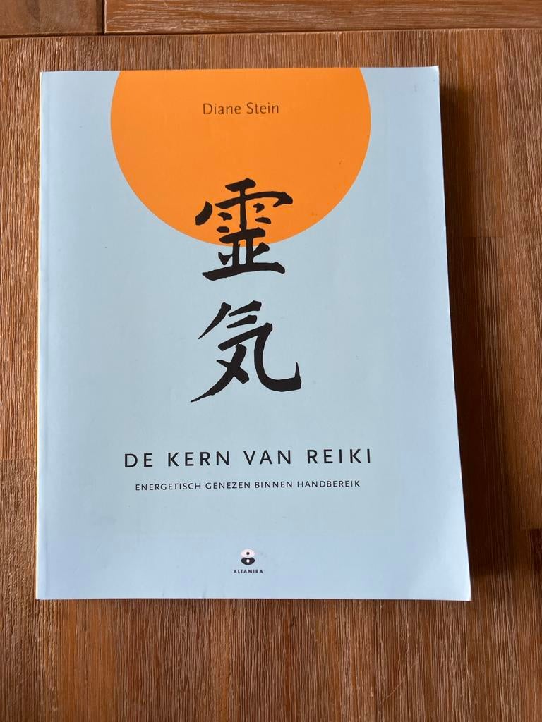 De Kern van Reiki - Energetisch Genezen, Boeken, Ophalen of Verzenden, Zo goed als nieuw, Spiritualiteit algemeen, Instructieboek