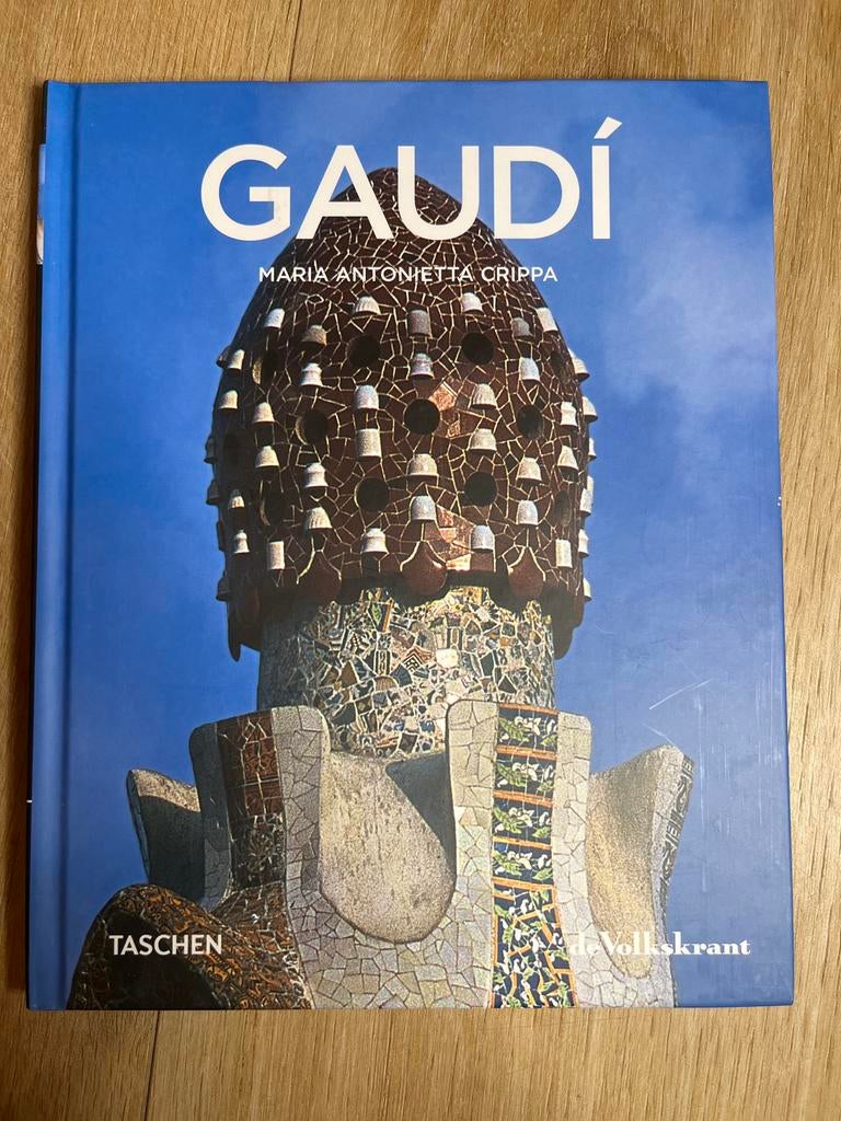 Boek Gaudi - Maria Antonietta Crippa, Ophalen of Verzenden, Gelezen, Architecten