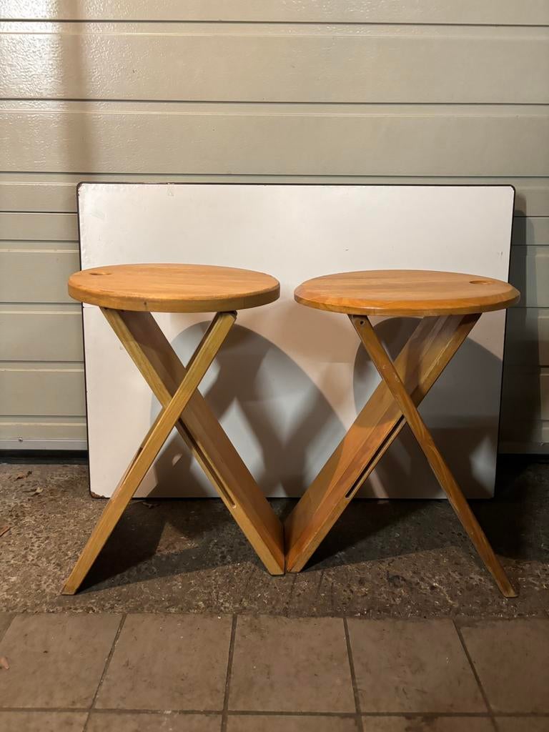 Opvouwbare houten kruk Model Suzy (Design by Adrian Reed), Ophalen