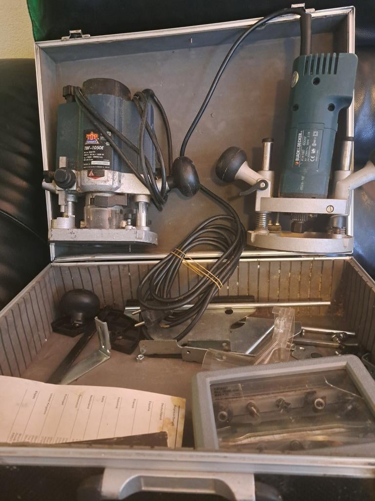 Black&Decker Elu Bovenfrees + 8 frezen, Doe-het-zelf en Verbouw, Ophalen